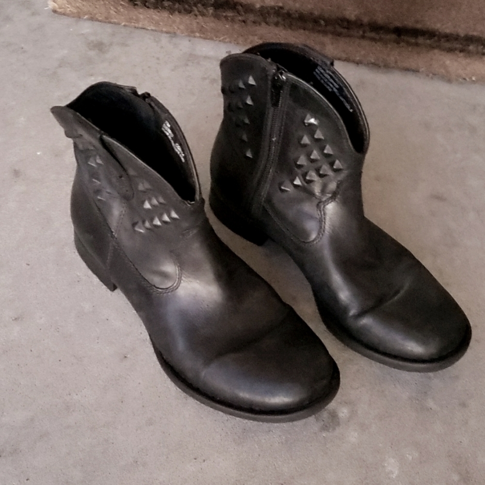 Born Torrin Western Stud Authentic Leather Women's Booties
